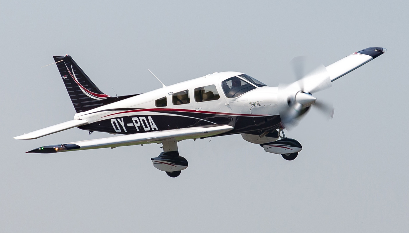 Piper Archer DX in air, danish register