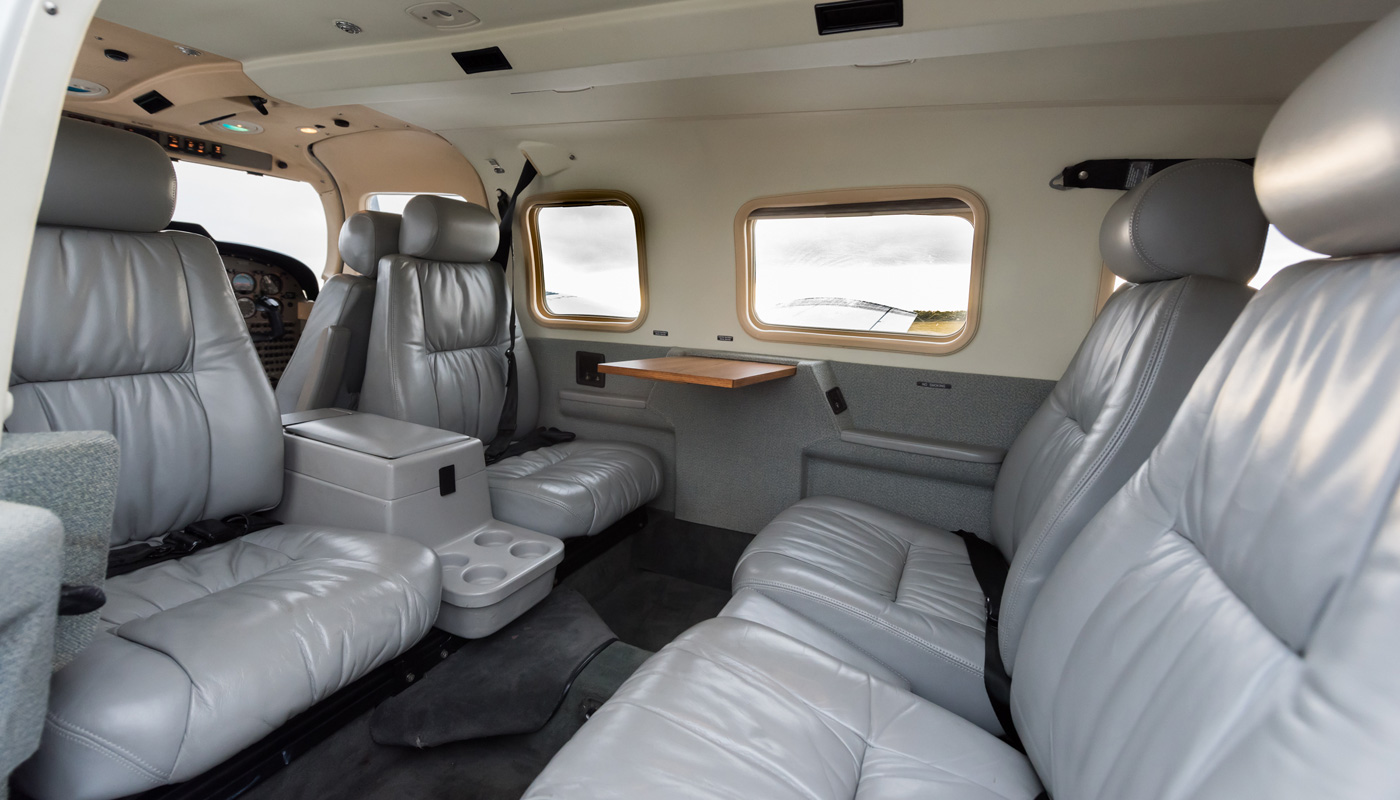 1999 Piper Seneca V interior Grey