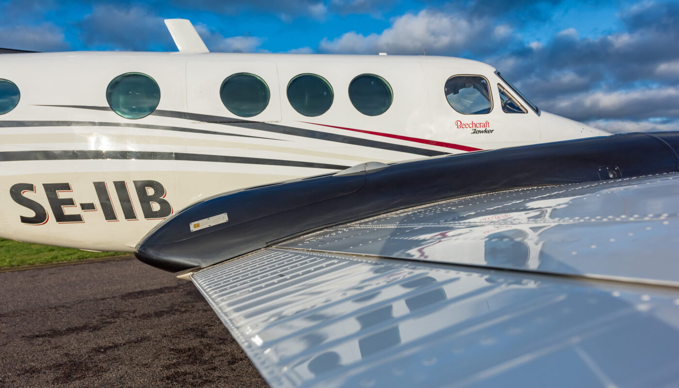 1977 Beech King Air C90, SE-IIB, right side wing