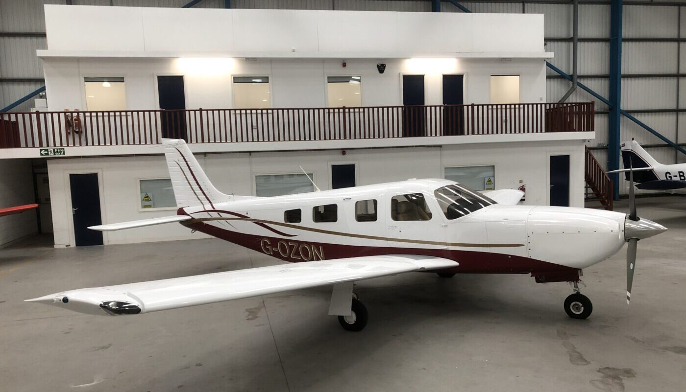 Piper Saratoga II TC, G-OZON