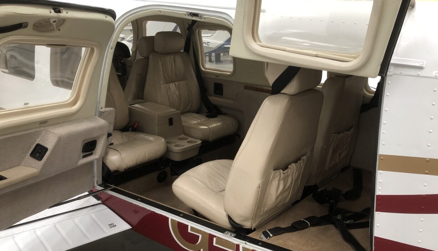 Piper Saratoga II TC, G-OZON, open