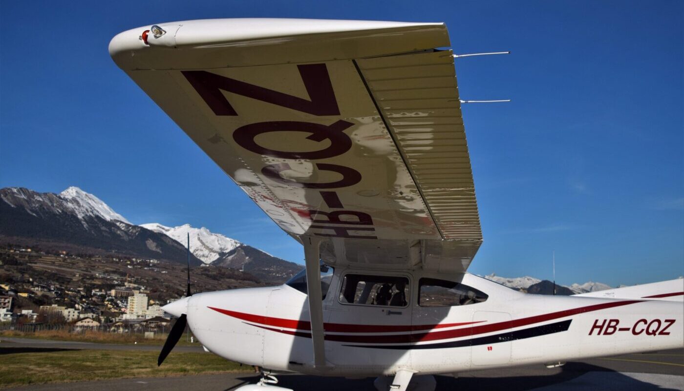 HB-CQZ under wing